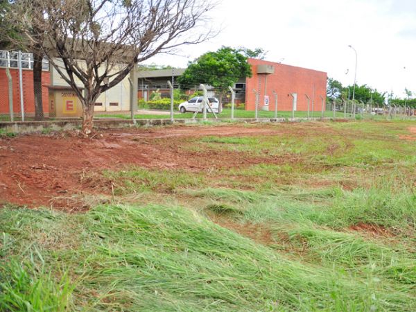 Invasão de Terreno Pelo Vizinho: O Que a Lei Diz?